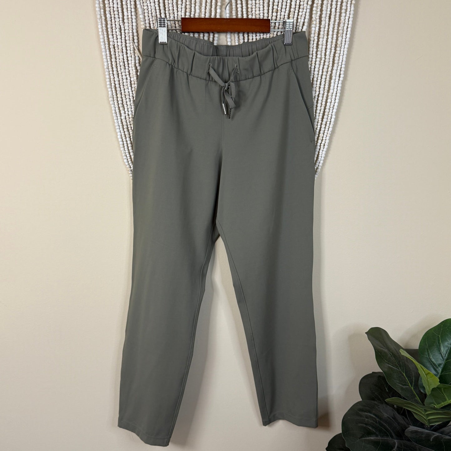 Lululemon Cropped Sage Green Jogger Pants 6