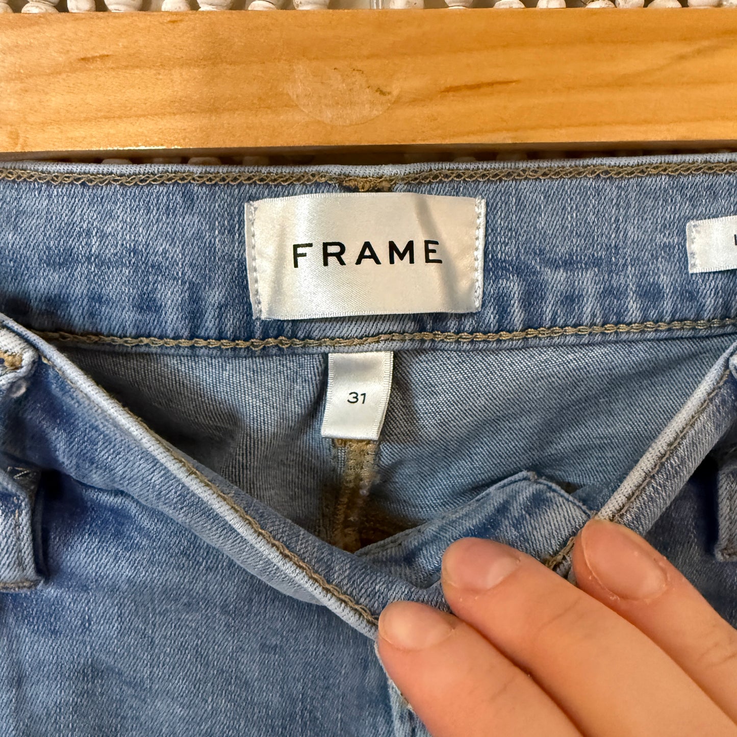 Frame Le High Straight High Rise Light Wash Straight Leg 31