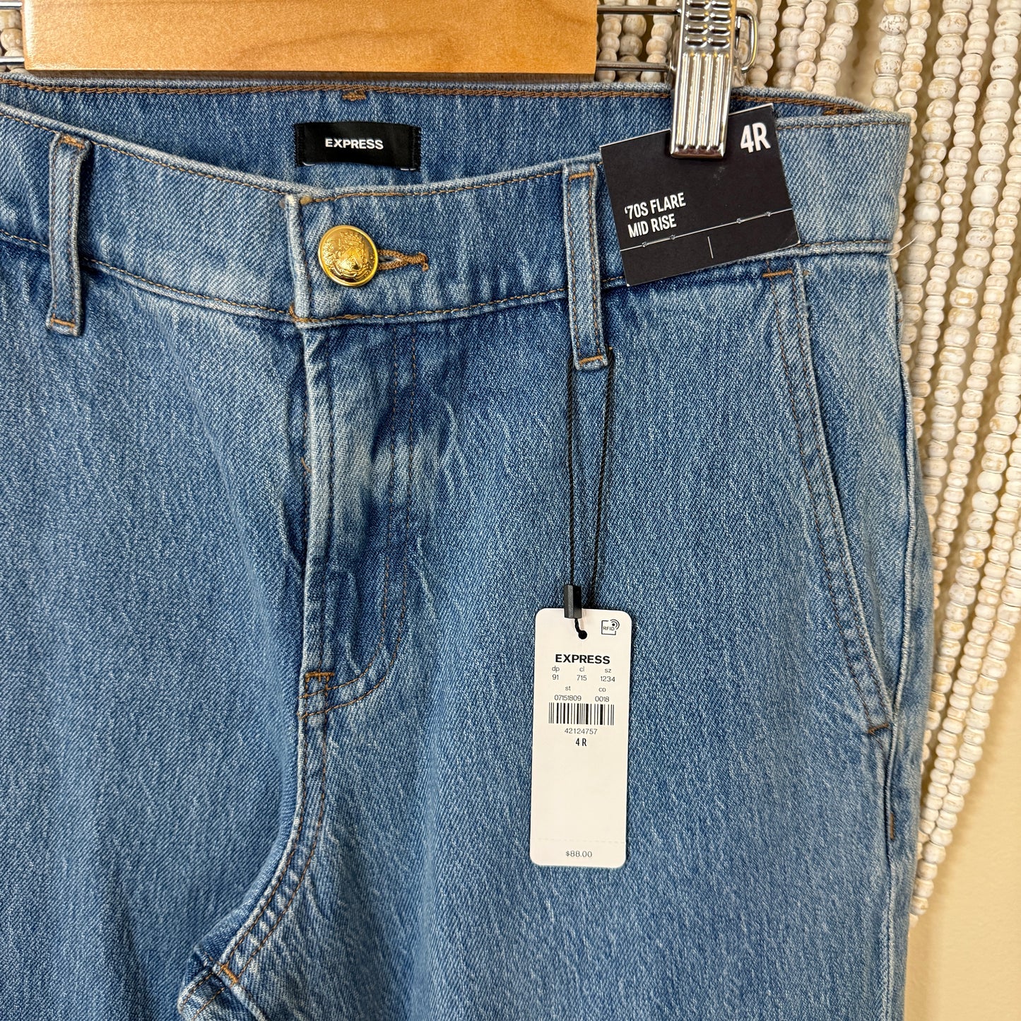 Express NWT 70s Mid Rise Flare Light Wash 4 $88 retail