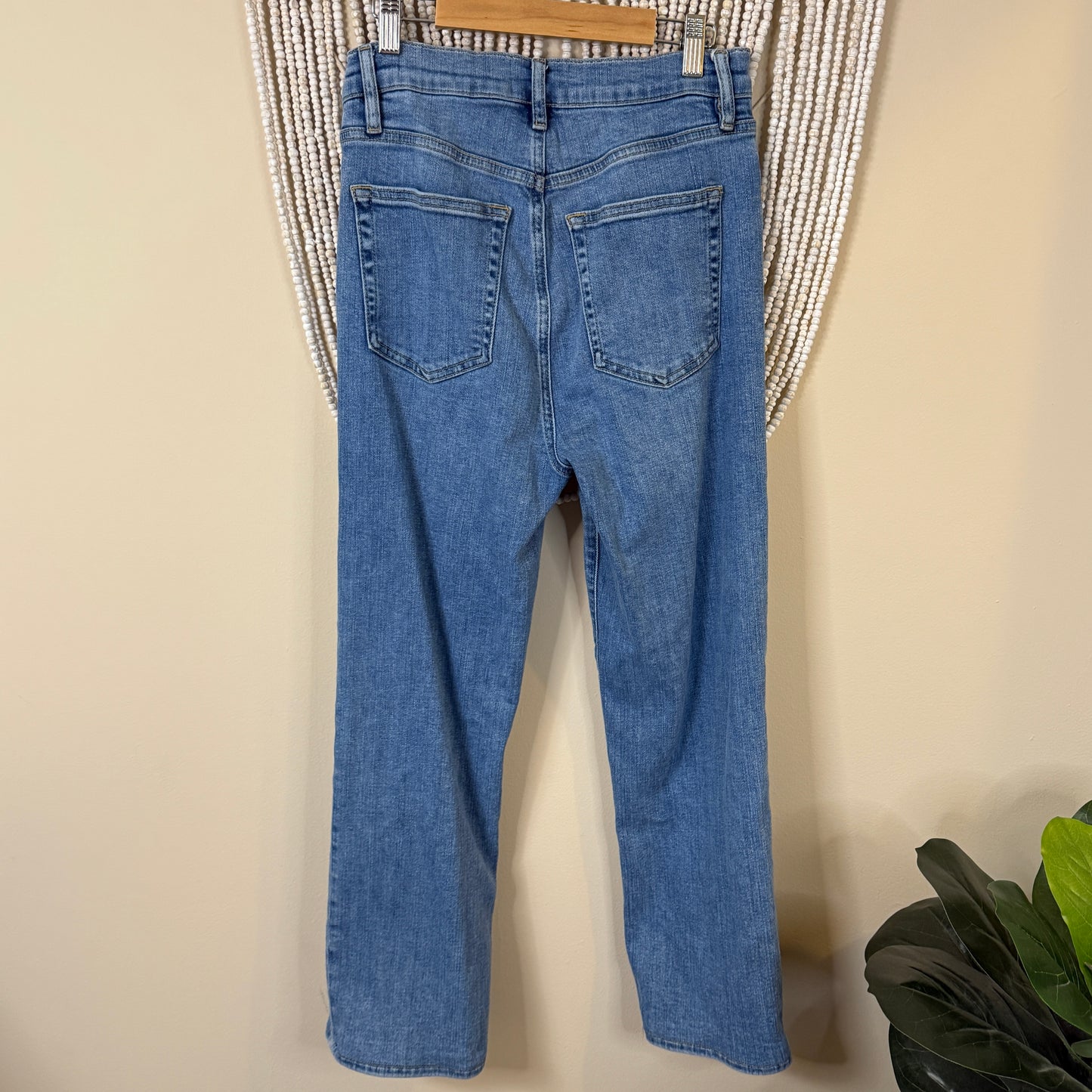 Frame Le Sleek Straight Let Jeans Size 28 $268 retail